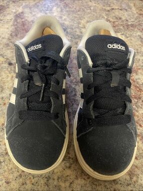 adidas Kids Black & White Low-Top Sneakers size 1 youth